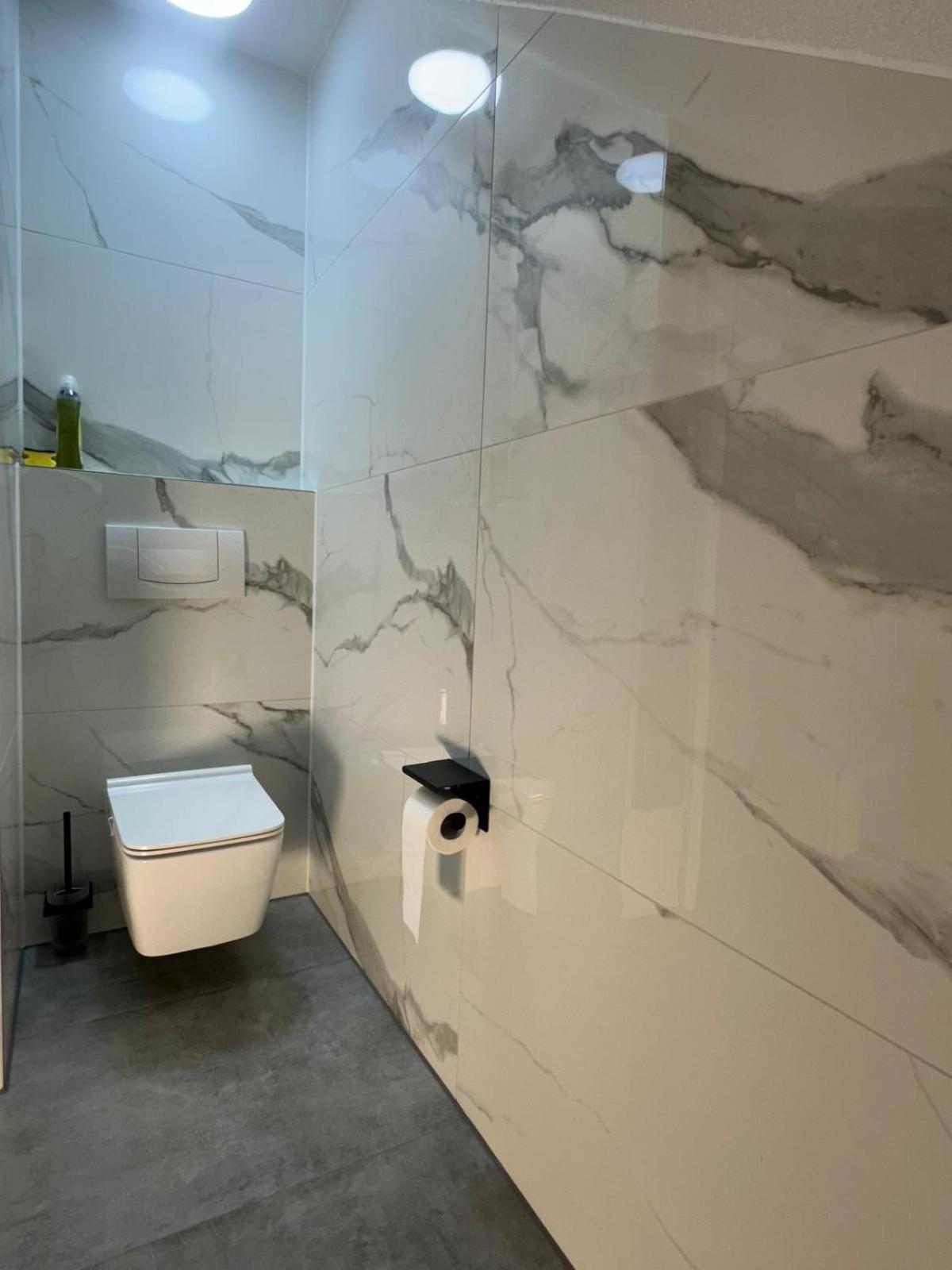 Flexible, Schoene Und Gut Aussehende Feriensuite Reutlingen Buitenkant foto